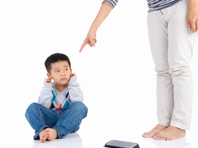 大人指責小孩