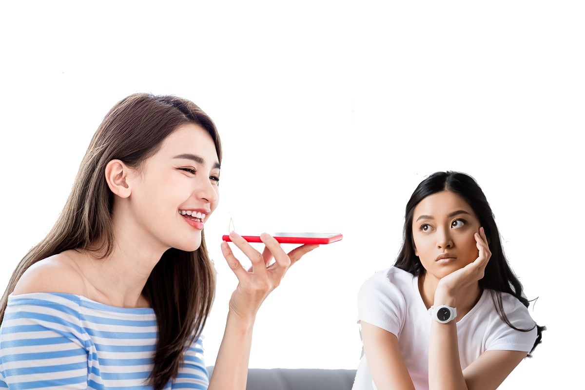 無聊地盯著一個人看